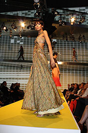 Meisterschule f&uuml;r Mode, Kollektionsschau 2010 "Africouture" (&copy;Foto: Marikka-Laila Maisel)